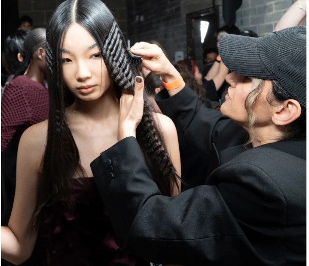  Nostalgic and Bold: The Top Beauty Trends from London Fashion Week Fall 2025