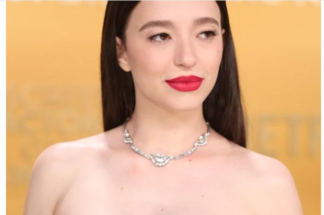 Mikey Madison’s Bold Red Lip at the SAG Awards Sends a Powerful Message