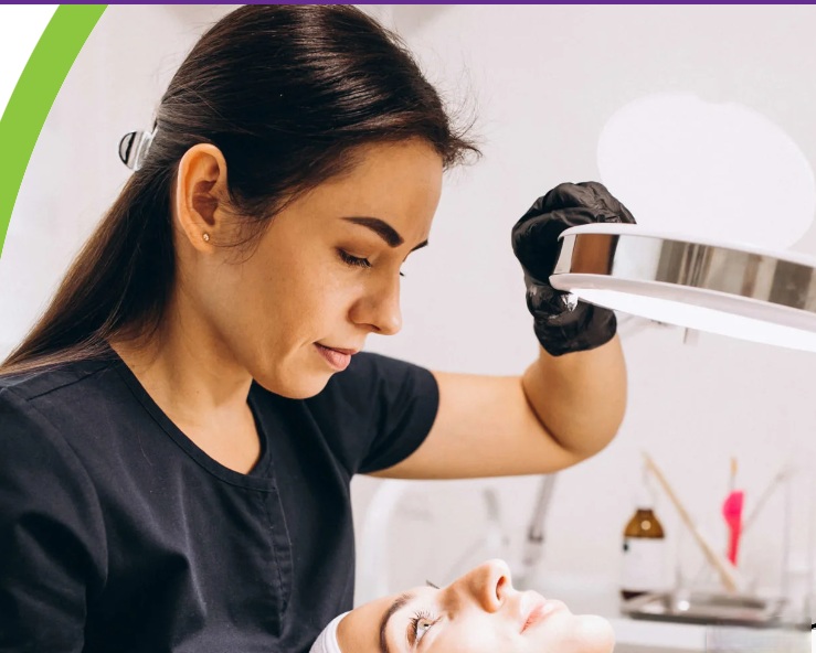 من حلم الطفولة إلى واقع مزدهر: قصة جيهان في عالم التجميل