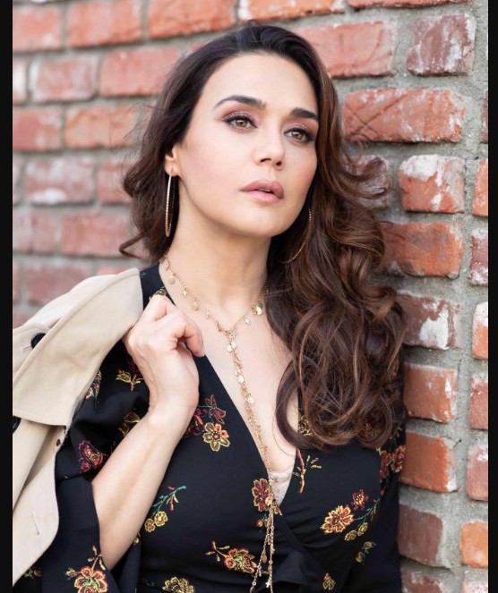 ممثلة بوليوود تعتذر عن تصريحاتها حول حركة #أنا_أيضًا (#MeToo)